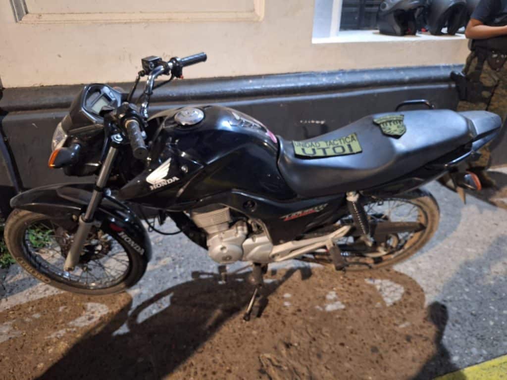 Detuvieron a dos personas en Av. Álvarez y Alberdi con un revólver calibre 22 y dos motocicletas con pedido de secuestro