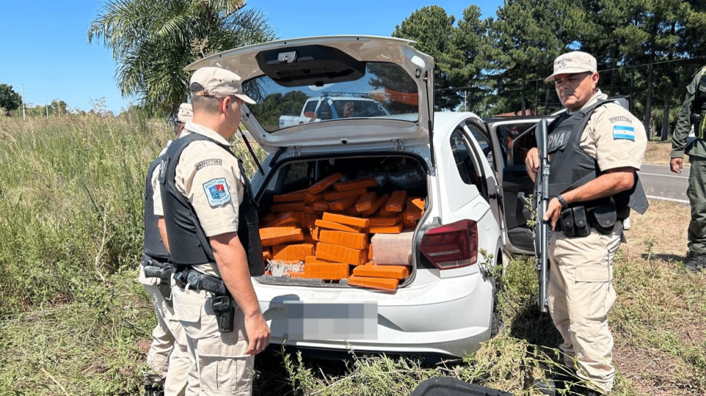 Prefectura Naval detuvo a un proveedor de "Los Monos" en Corrientes tras una persecución de 100 kilométros