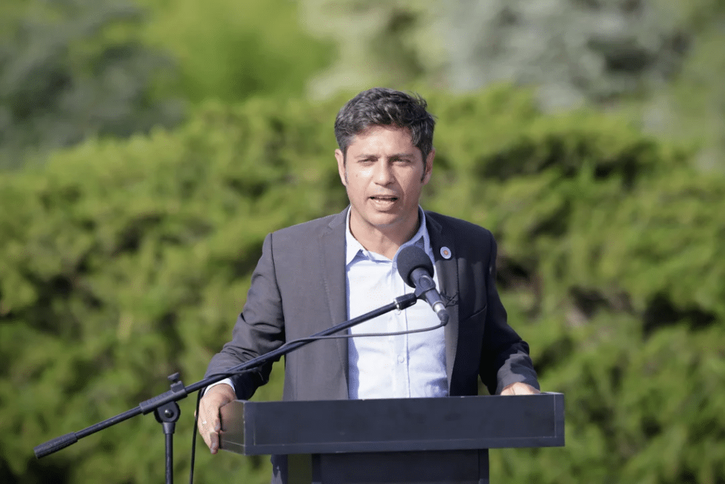 Axel Kicillof lamentó "la caída del turismo" y la atribuyó al "plan económico" de Javier Milei