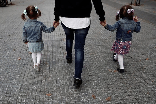 Según el Indec, el costo de crianza de un niño en diciembre aumentó por debajo de la inflación