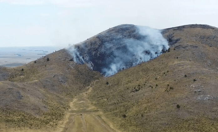 Incendio “complejo” en Sierra de la Ventana: trabajan unos 25 bomberos de varios destacamentos