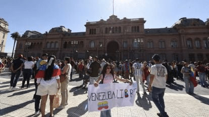 Milei Urrutia casa rosada libertad plaza de mayo