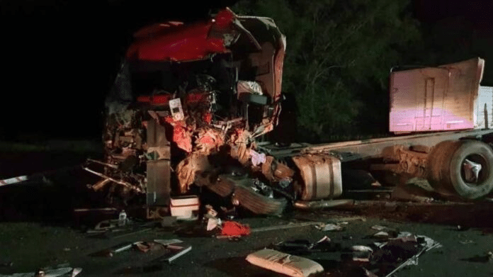 Choque frontal de dos camiones en la Ruta 51: murieron los dos choferes