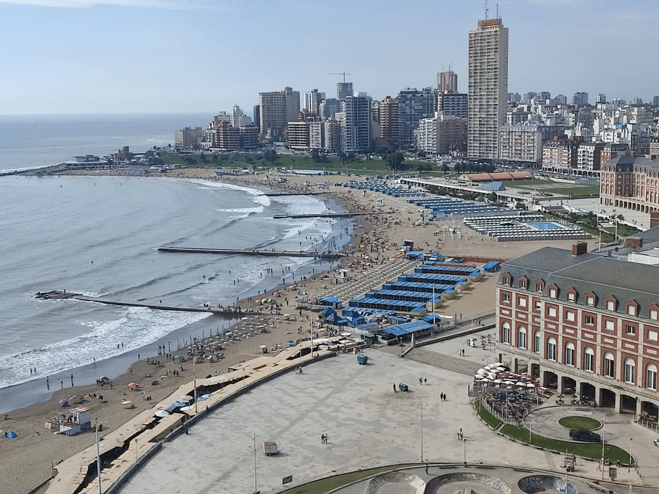 Mar del Plata: es Playa Grande es más caro alquilar una carpa en un balneario que un departamento