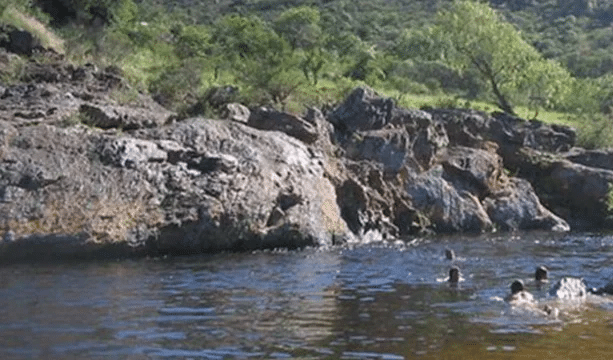 Tragedia tiró cabeza río vacaciones víctima hombre