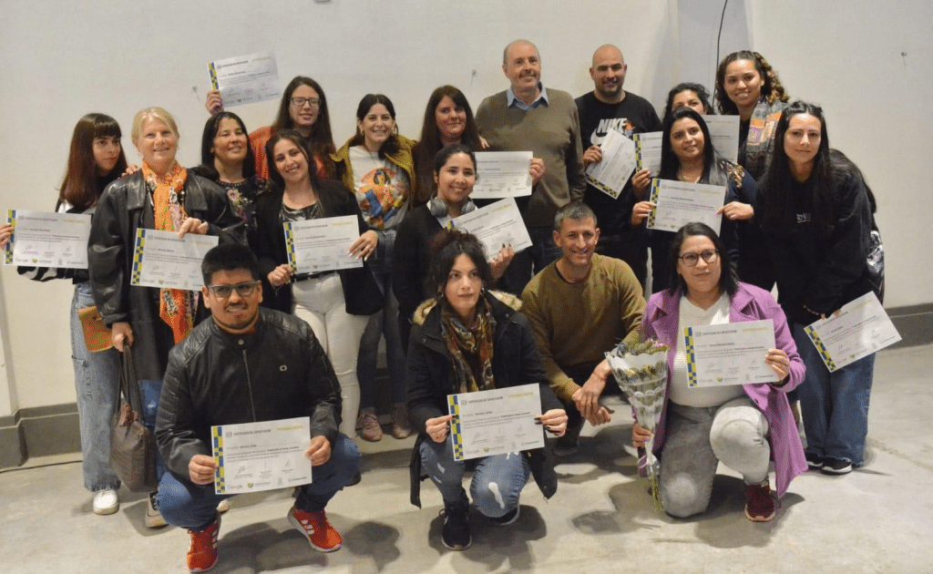 alumnos General Rodriguez estudios plataforma digitales becas programa