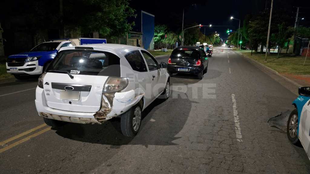 Colisión en cadena en Av. Moreno y Ugarte involucró a un patrullero y dos automóviles
