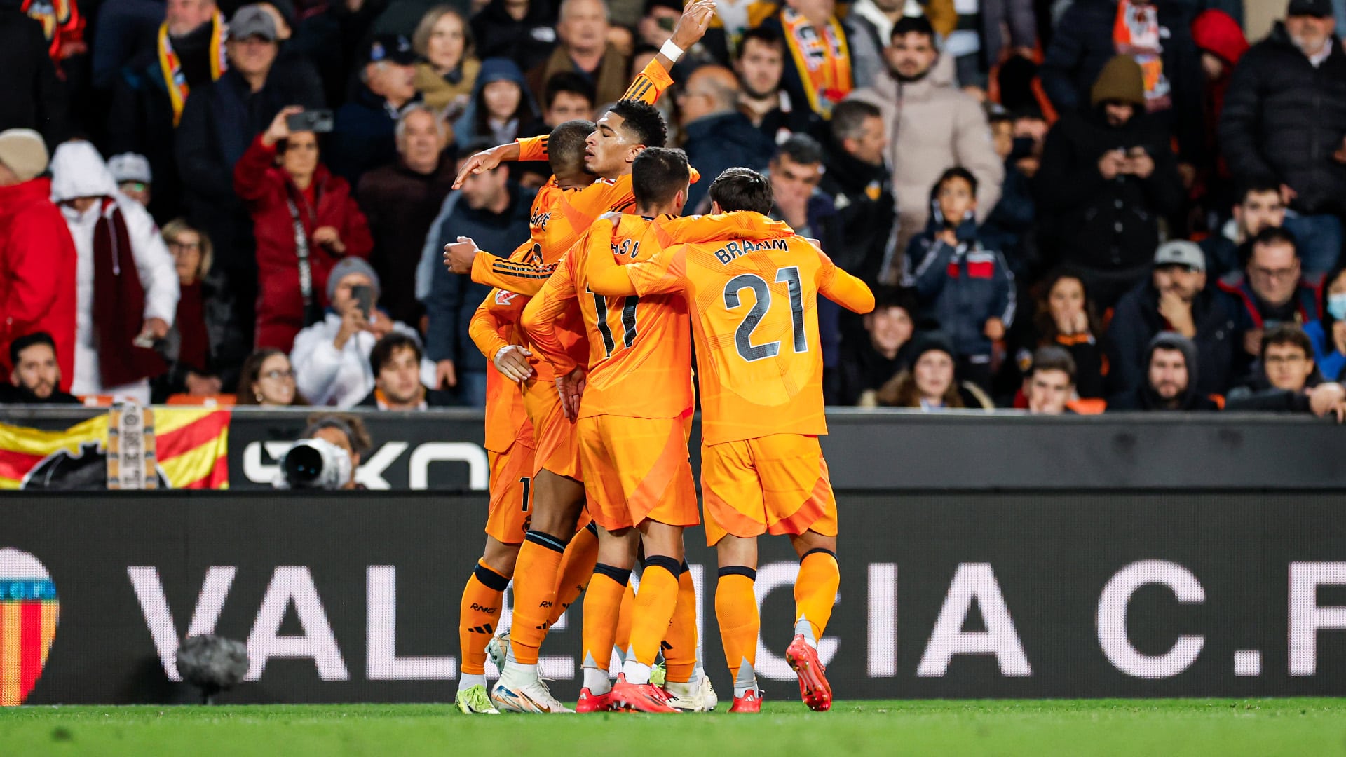 Real Madrid le ganó al Valencia y es el líder de LaLiga | Diario El ...