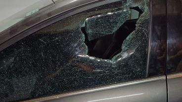 Nena policía auto