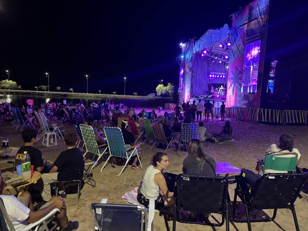 Veranico: se desarrolla la última noche de la temática de San Valentín en la Laguna Descubrí