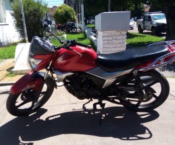 La UTOI aprehendió a un hombre que circulaba con una motocicleta sin patente y con pedido de secuestro activo en barrio Somisa