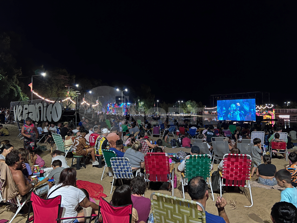 Despedida de Veranico: culminó el evento con cine al aire libre en la Laguna Descubrí