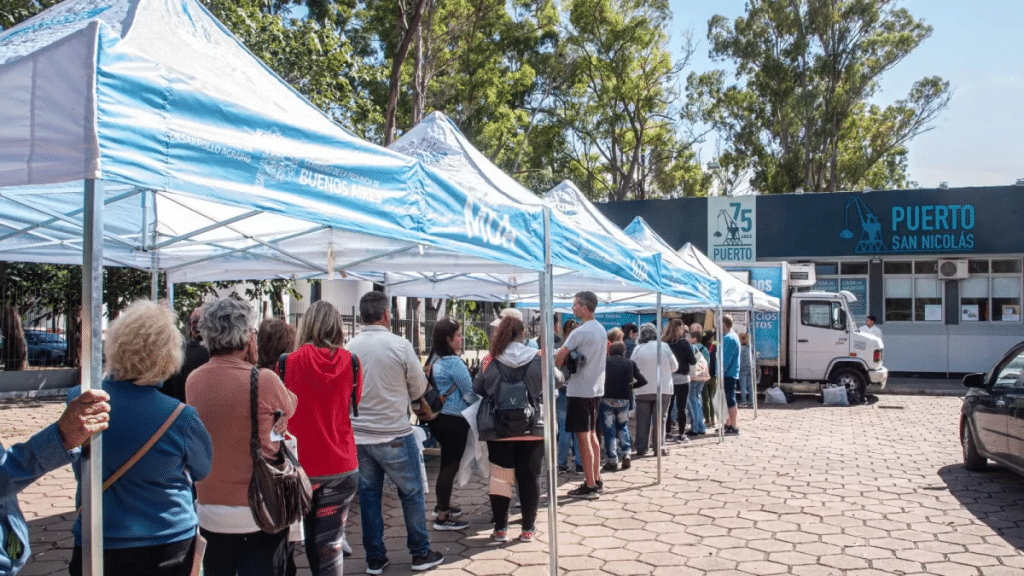 El camión de pastas y lácteos estará este miércoles en el Puerto de San Nicolás