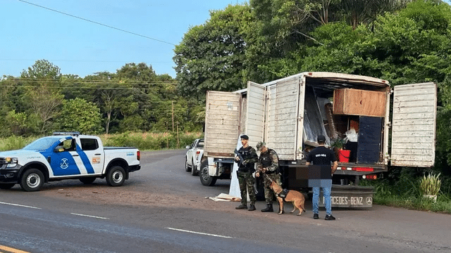 Megaoperativo en la frontera misionera: llevaban casi 4 toneladas de marihuana en un camión de mudanzas | Diario El Norte - San Nicolás