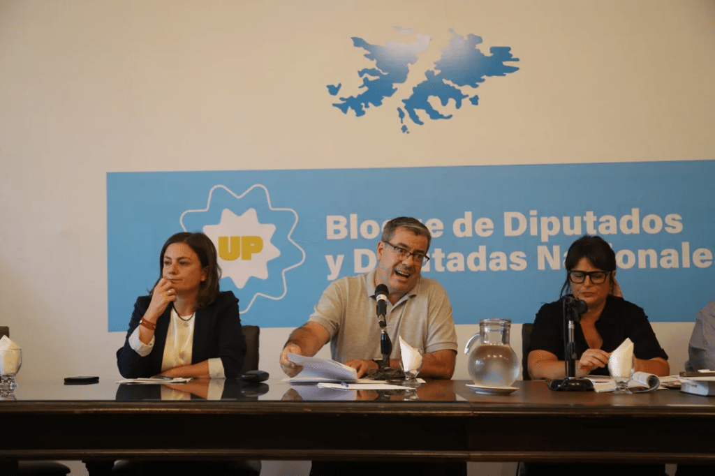 Unión por la Patria formalizó el pedido de juicio político contra Milei