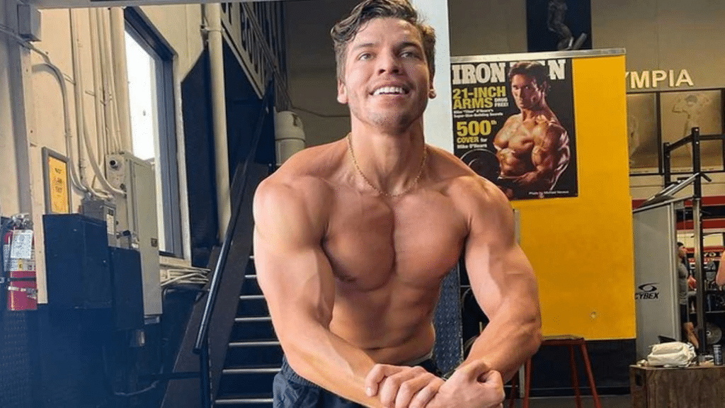 El hijo de Arnold Schwarzenegger, indignado con quienes lo señalan por llevar su apellido