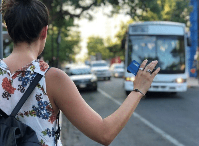 CABA: se podrán pagar los boletos de colectivo con tarjeta de crédito y débito