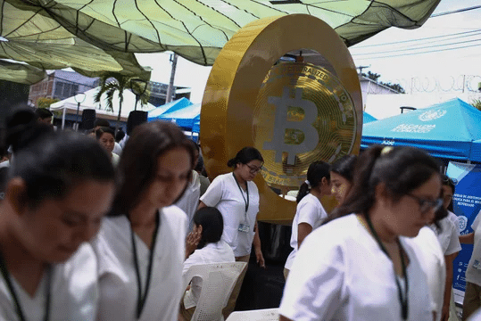 Con algo más de 4 bitcoins se podría comprar en marzo un departamento de 40 m2 en CABA