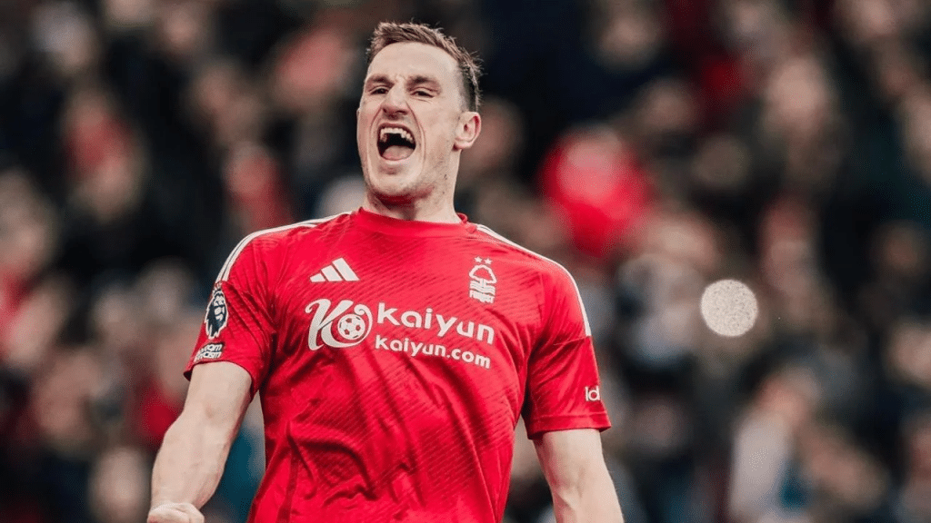 Nottingham Forest aplastó al Brighton y se mantiene en la pelea por el título en la Premier League
