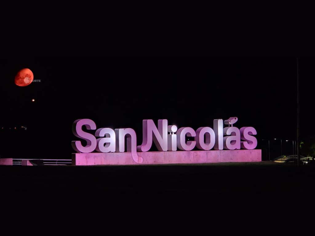 Luna naranja San Nicolás