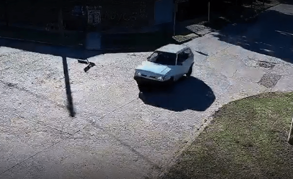 Robo y persecución en San Miguel: escapó con un auto por la vereda, pero fue detenido