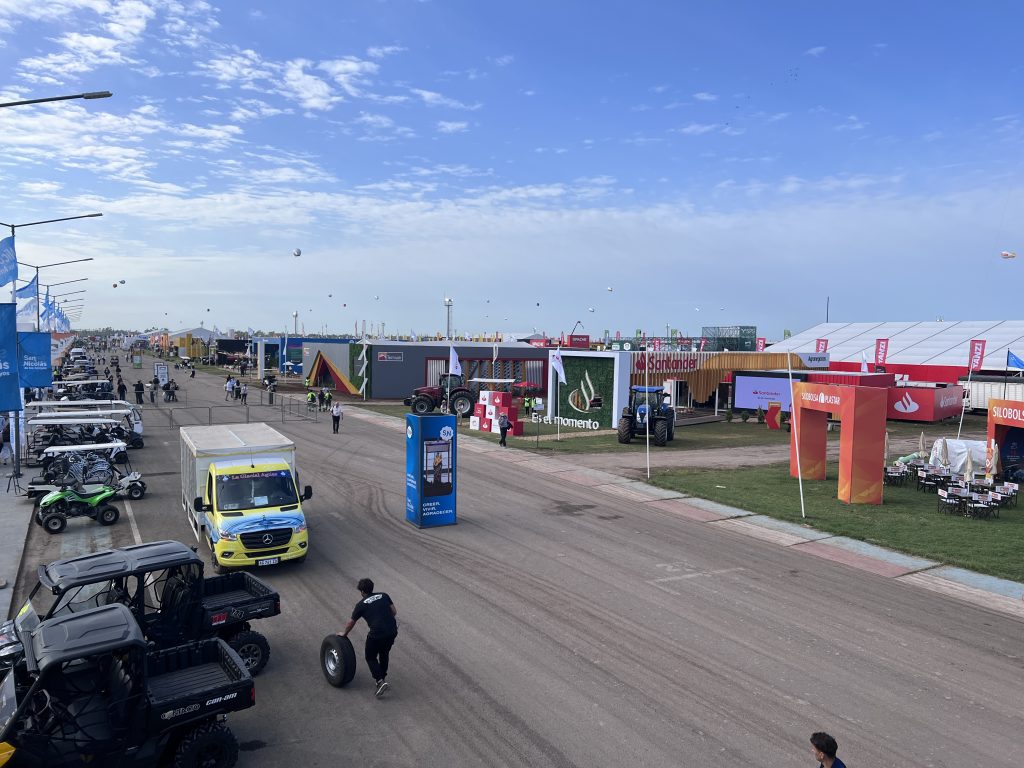 Impuestos, retenciones y obra pública, los temas comunes en la agenda política de la Expoagro 2025