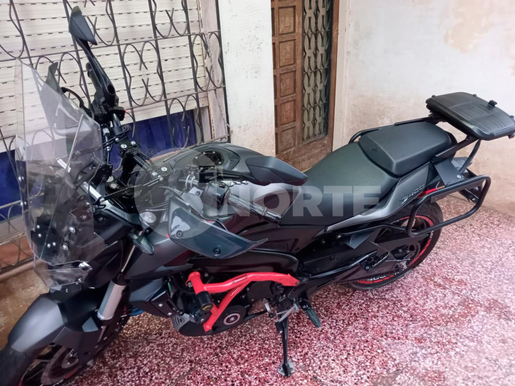 Sustrajeron una motocicleta de alta cilindrada cuando el dueño abría el portón para entrarla en Pellegrini al 600