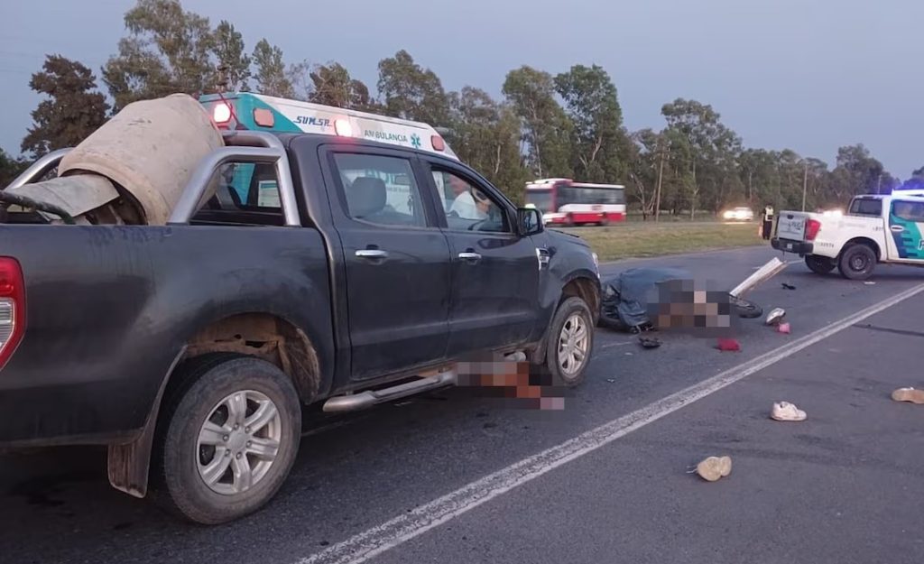 Murieron cuatro personas que se desplazaban en una moto por la Ruta 2