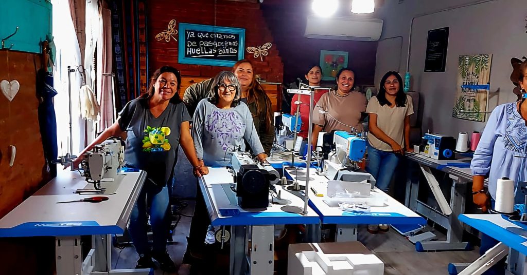 Una cooperativa de mujeres de Ramallo recibió máquinas de coser