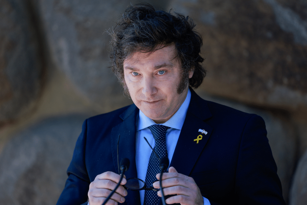 Javier Milei se posicionó nuevamente como el político argentino con mejor imagen
