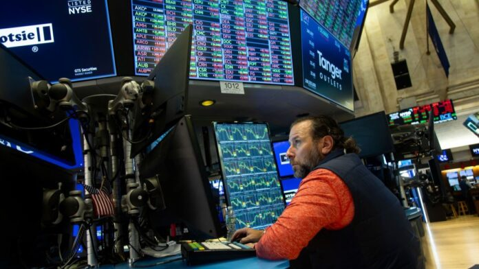 Lunes complicado: cayeron las acciones argentinas en Wall Street y se desplomó el Merval