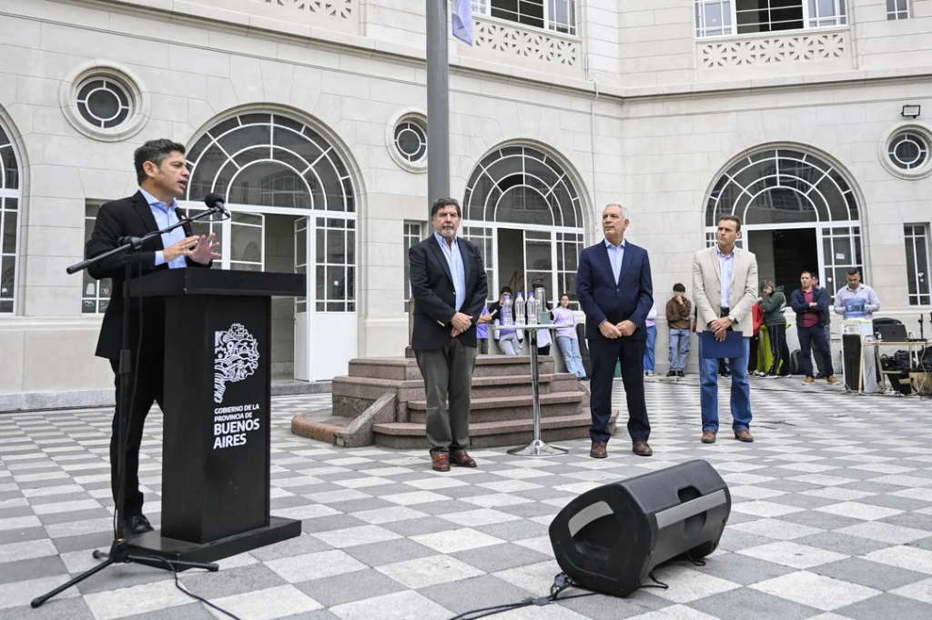 Kicillof le pidió a Milei que "parte de la plata del FMI" se destine a los afectados por el temporal en Bahía Blanca