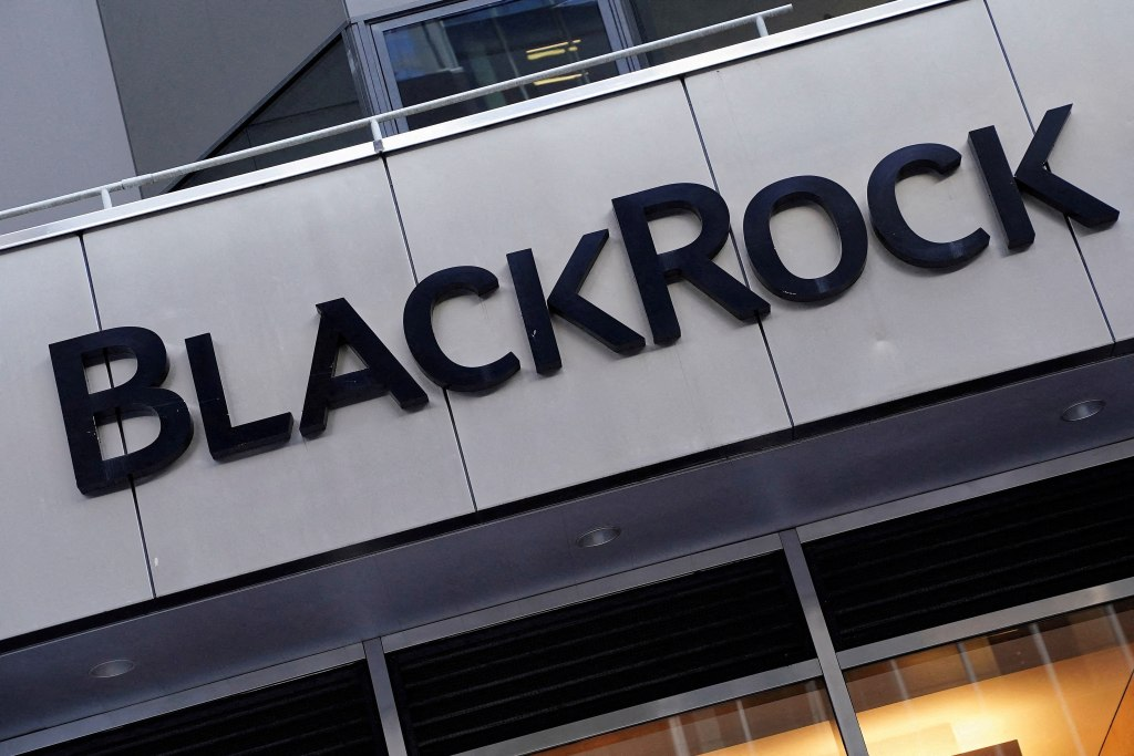 El CEO de BlackRock advierte sobre inflación, déficit y el impacto de la IA en la economía global