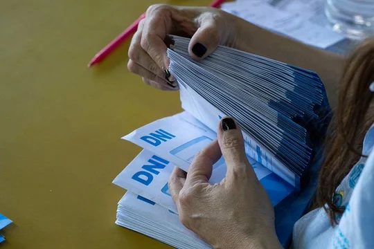 El RENAPER entregará 350 DNI gratis por día a los damnificados de las inundaciones en Bahía Blanca