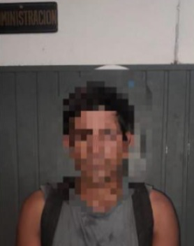 joven pelea