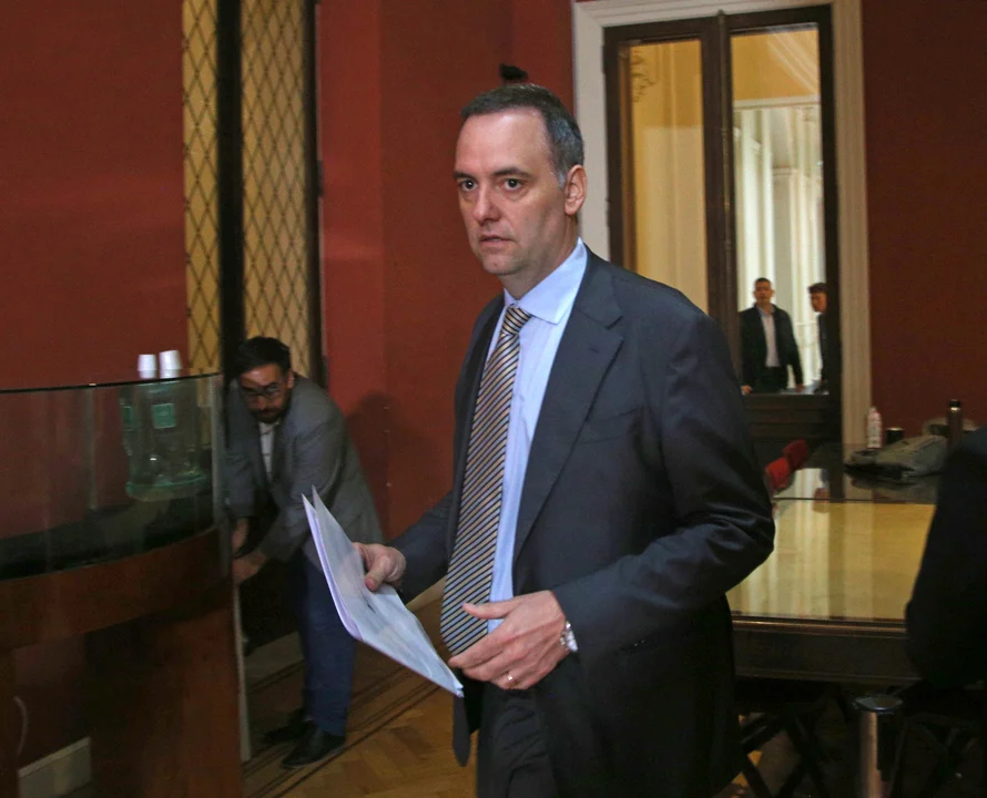 Por “aprovechamiento inaceptable de su función”, piden la renuncia de Manuel Adorni ante su candidatura