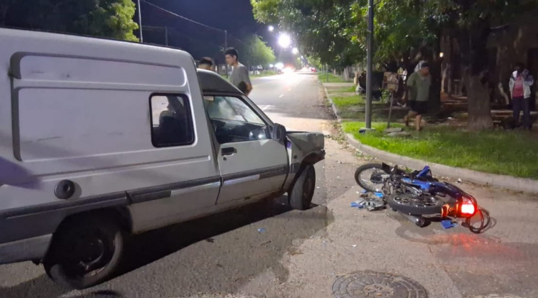 motociclista de 20 años chocar