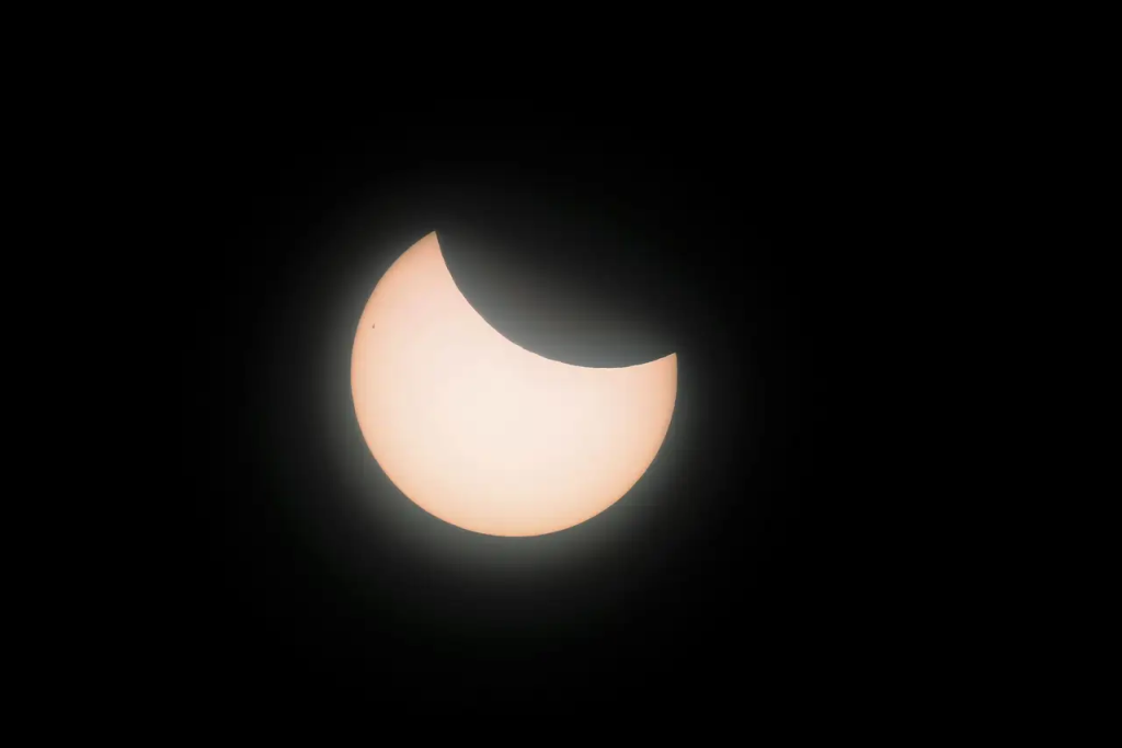 eclipse solar parcial astronómico