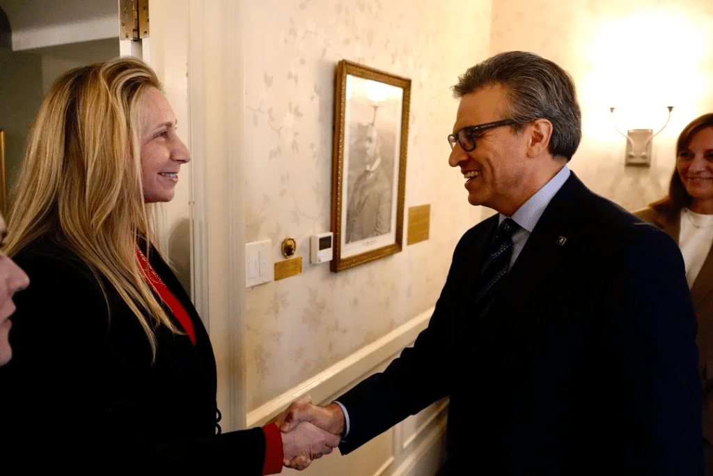 El titular de la organización empresarial más influyente de Canadá se reunió con Karina Milei