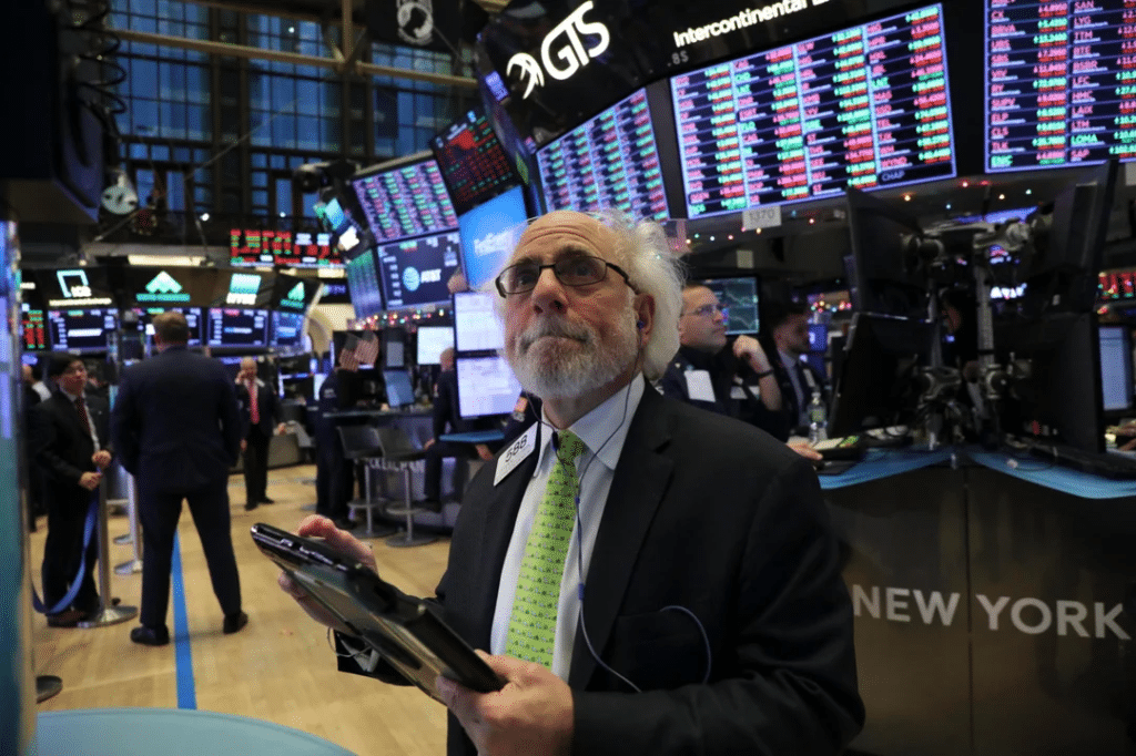 El riesgo país perforó el piso de los 700 puntos en medio de la suba de bonos de la deuda