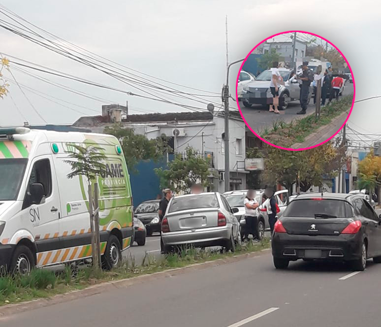 Un Chevrolet Corsa y una Renault Sandero colisionaron en Av. Savio al 500