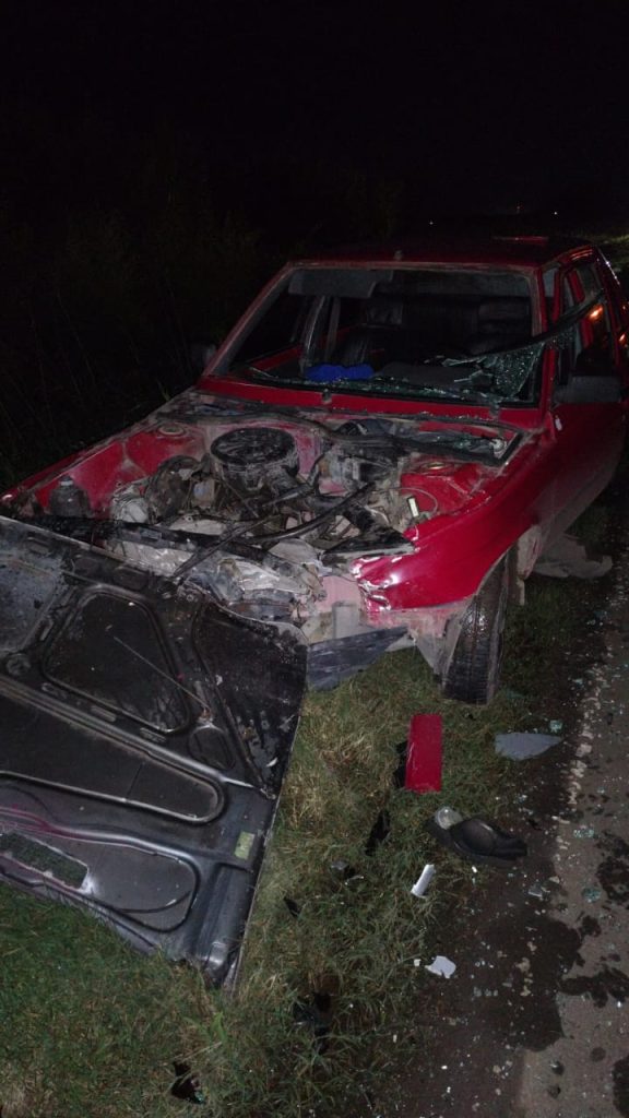 Triple choque en cadena en la Ruta 188 km 15: un Volkswagen Gol colisionó con un Renault 9 y luego impactó contra un camión