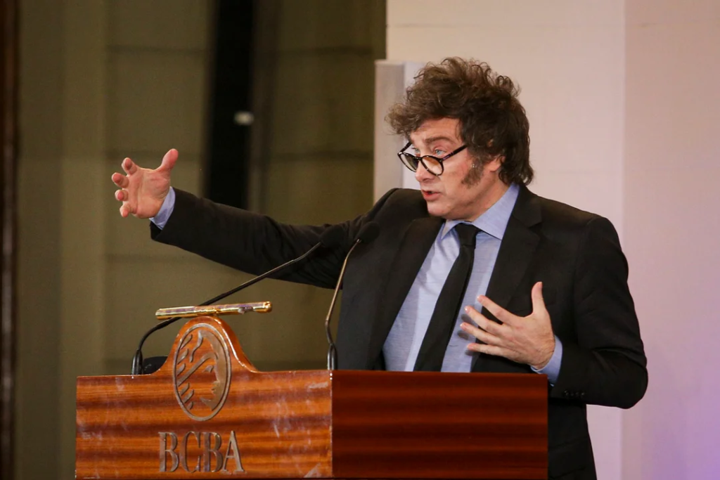 Se perdieron 450 mil aportantes a la seguridad social en el primer año de Milei