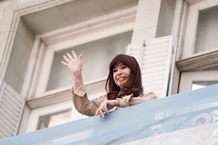 Cristina Fernández en el Instituto Patria tras conocerse la confirmación de su condena. (X @la_campora)
