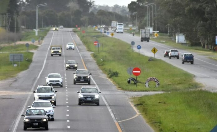 Tránsito intenso en rutas hacia la costa bonaerense