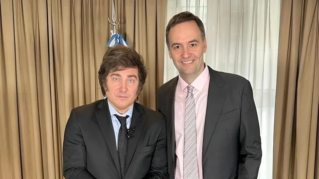 Manuel Adorni en campaña: el apoyo y la presencia de Javier Milei cobra cada día mayor relevancia