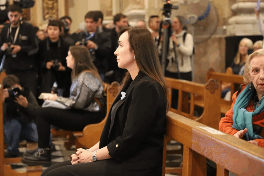 Abuchearon a Victoria Villaruel a la salida de la misa homenaje al Papa Francisco en Flores