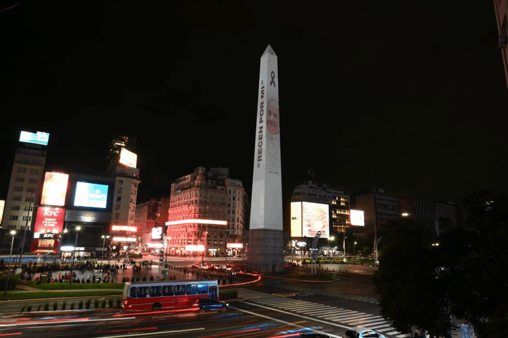 El homenaje al papa Francisco en el Obelisco: "Recen por mi"