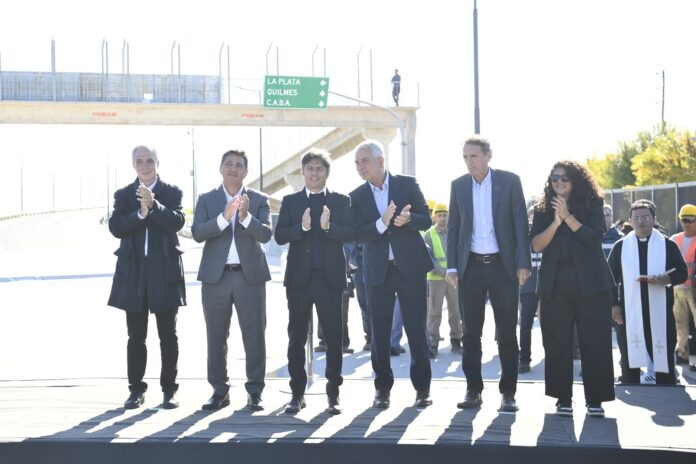Axel Kicillof inauguró la nueva bajada en la Avenida 520 de la Autopista Buenos Aires – La Plata