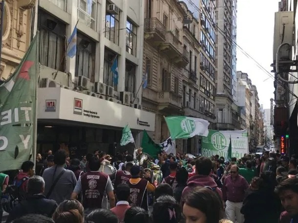 trabajadores del INTA se movilizan fusión